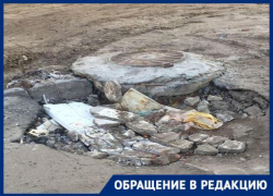 Машины не в силах пересечь огромную яму на проезжей части в Волгограде