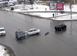  Лобовое столкновение двух LADA попало на видео в Волгограде 