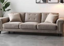 Волгоградец отдал на реставрацию диван с пистолетом внутри и получил штраф 