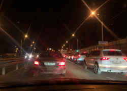 В Волгограде из-за ДТП на «танцующем мосту» выстроилась огромная пробка