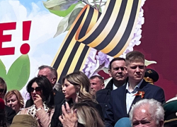 Детей губернатора Бочарова заметили на параде в Волгограде 