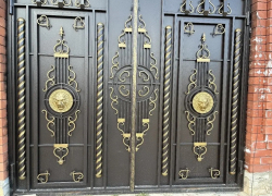 Стыдный секрет трёхэтажного особняка и дорогого внедорожника раскрыли в Волгограде