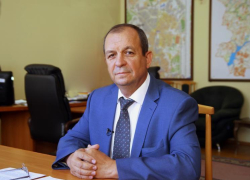 Замруководителя волгоградской «Единой России» снялся с выборов ради немолодого мужчины
