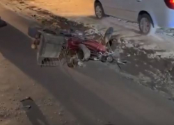 На въезде в Волгоград маршрутка насмерть снесла мопедиста: видео