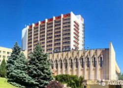 В Волгограде ищут арендаторов бывшей гостинице "Турист"