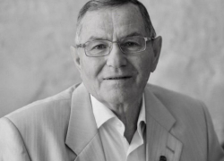 Волгоградский депутат сообщил о смерти своего отца Владимира Калашникова