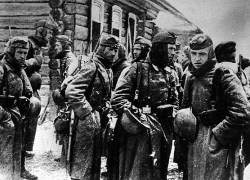 18 января 1943 года – в Сталинграде враг, захваченный в кольцо, оказывает отчаянное сопротивление