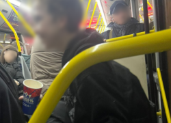 Курящий вейп 11-летка матом рассказал об интиме в волгоградском автобусе