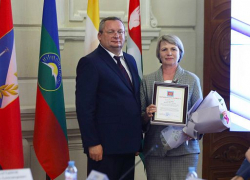 «Прославившуюся» коррупционным скандалом с деньгами нацпроекта волгоградского депутата поощрили грамотой