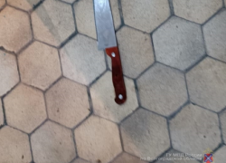 Волгоградец угрожал зарезать соседку из-за замечания ее супруга