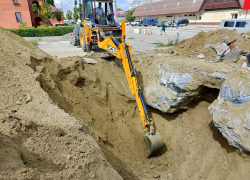 Почти полтора километра нового водовода: в Советском районе Волгограда «Концессии водоснабжения» завершают перекладку участка сети 