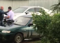 Водитель лидера волжской «Единой России» избил муниципального служащего