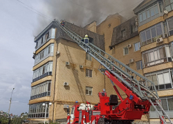 Три десятка жильцов пришлось эвакуировать во время пожара в ЖК «Бейкер Стрит» в Волгограде 