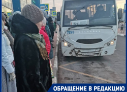 Десяткам прилетающим в Волгоград, работникам и жителям поселка Аэропорт предлагают втиснуться в микроавтобус