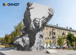 Тогда и сейчас: памятник в Волгограде, где рядовой пожертвовал своей жизнью