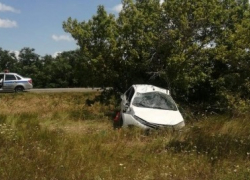 Волгоградца спасают в больнице после опрокидывания авто