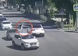 «Безмоглых не жалко»: 11-летнюю волгоградку обвинили в ДТП — её сбил Mercedes на зелёной «зебре»