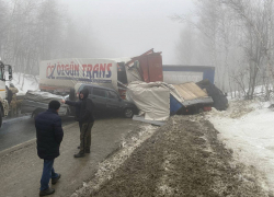 Волгоградцы пострадали в месиве из 15 машин на трассе в Саратовской  области