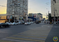 На центральном перекрестке Волгограда внедрили новую светофорную схему