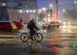 Волгоградские улицы скрылись под снегом
