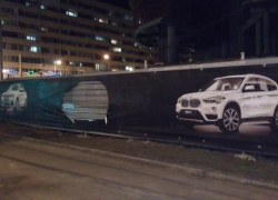 Волгоградцы срезали с забора новенький BMW