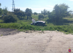 Автомобиль отлетел на козье пастбище в Волгограде: людей госпитализировали 