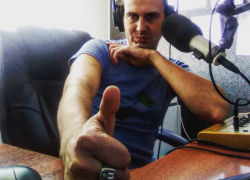 В Волгограде плита упала на известного радиоведущего