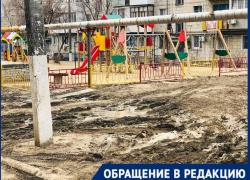 Грязное месиво устроила УК «ЖЭУ на Ангарском» вместо нормальных дорог и парковки