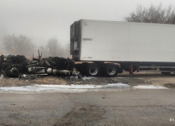 В Волгограде на Ангарской ночью дотла выгорела фура