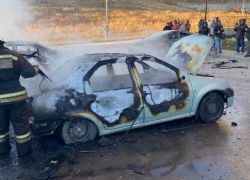 В Волгограде в ЖК «Комарово» сгорели четыре автомобиля