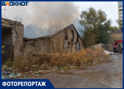 Центр Волгограда заволокло гарью из-за пожара на заброшенных складах
