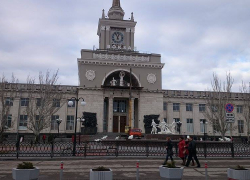 В Волгограде впервые за 60 лет снимают центральную часть вокзального памятника «Апофеоз труда»