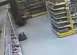 Опубликовано видео конфликта пенсионерок из-за сахара в "Покупочке" в Волжском: женщина в больнице