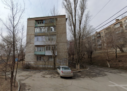 У пятиэтажки в Волгограде нашли труп