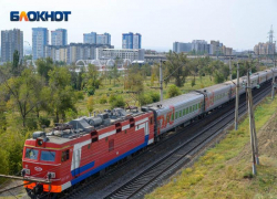 В Волгоградской области товарный поезд врезался в трактор