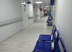 Заставившая мыть пол маму 2-летней пациентки санитарка уволена из больницы под Волгоградом