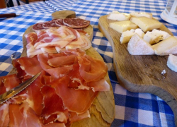 Неправильно нарезал сало и убил друга житель Волгоградской области