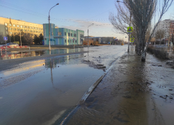 Тысячи волжан остались без воды из-за порыва на месте, где погибли в кипятке двое человек