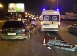 Молодой мужчина погиб под колесами лихача на Opel на юге Волгограда 