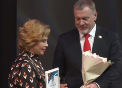 Депутат в драгоценностях на миллионы засветилась на церемонии «Женщина года» в Волгограде