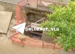 Горячая воды вторые сутки извергается в Волгограде – видео 