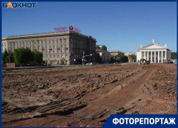 Грязевая грунтовка появилась на главной площади Волгограда в преддверии 300-миллионного ремонта
