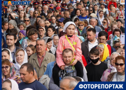 Тысяча волгоградцев прошли крестным ходом ради Благодатного огня
