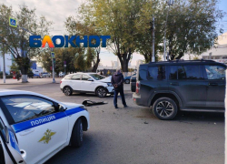 Повсюду ошметки: машины разнесло в центре Волгограда