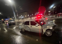 «ВАЗ» протаранил элитный внедорожник в Волгограде – видео 