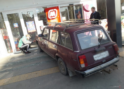 Стало известно, что пил и курил волгоградец, въехавший на «Жигулях» в «Магнит»