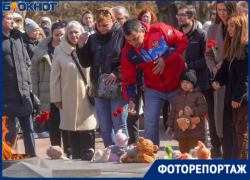 Народный мемориал жертвам теракта в Крокусе появился в Волгограде: уже 115 погибших 