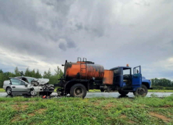 Две волгоградки погибли в ДТП с машиной ремонтников дороги