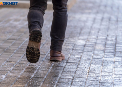 «Каток везде»: волгоградцы надели коньки и скупили соль из-за убийственного гололеда