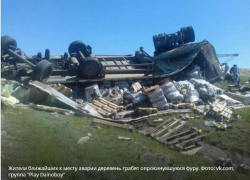 Выживший водитель просит помощи в охране перевернувшейся фуры с пивом под Волгоградом 